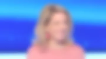 Los pendientes de plumas rosas de Sidonie Bonnec en Tout le monde à son mot à dire del 17/01/2018