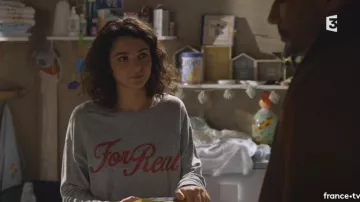 Sudadera de Emma (Pauline Bression) de verdad en la vida más hermosa S14E3453