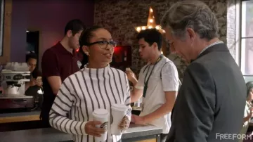 Suéter blanco a rayas Maje de Zoey Johnson (Yara Shahidi) en S01E04 (Starboy)