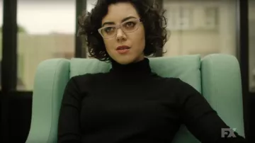 Cuello de tortuga acanalado negro de Lenny Busker (Aubrey Plaza) en Legion S01E06