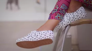 Zapatillas Vans Authentic Mono Print Geo en el clip de Nakupenda - Versión francesa de Yemi Aladé