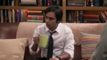 The watch Apple Watch Series 3, Raj Koothrappali (Kunal Nayyar) on The Big Bang Theory S11E10