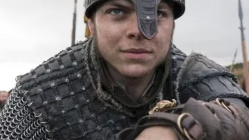 La pulsera de Boneless Ivar (Alex Høgh Andersen) en Vikings S04E20