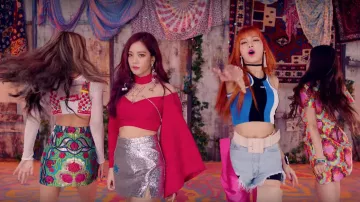 Le crop top rouge Balmain de Jisoo dans le clip As If It's Your Last des Blackpink