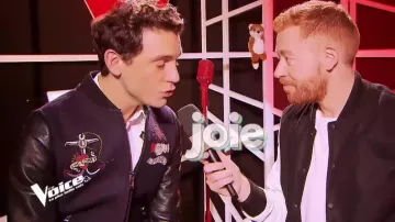 El bombardero bordado Valentino de Mika en el tráiler de The Voice 7