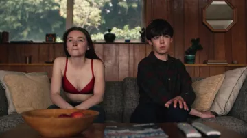The bra red Alyssa (Jessica Barden) in The End of the F***ing World S01E01