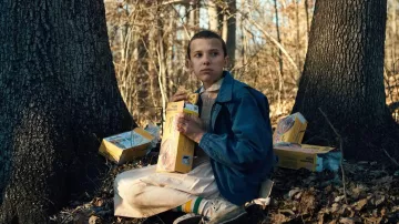 Jacket blue Eleven / 11 (Millie Bobby Brown) in Stranger Things S01E06