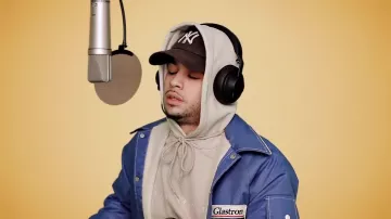 The headphones AIAIAI of Sopico in the video The Chance Or The Luck | Colors Version