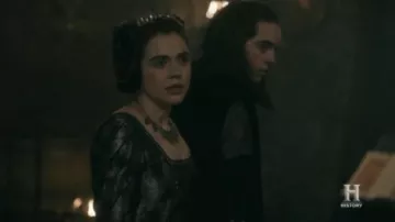 The necklace of the Queen Judith (Jennie Jacques) in Vikings S05E09