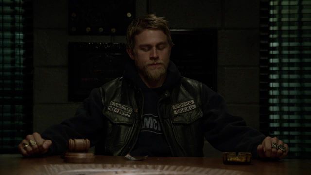The t-shirt SAMCRO Jax Teller (Charlie Hunman) in Sons of Anarchy S04E14