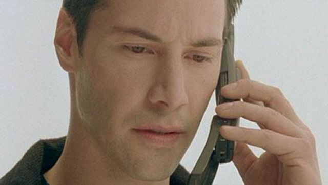 Le téléphone Nokia 8110 de Néo (Keanu Reeves) dans Matrix