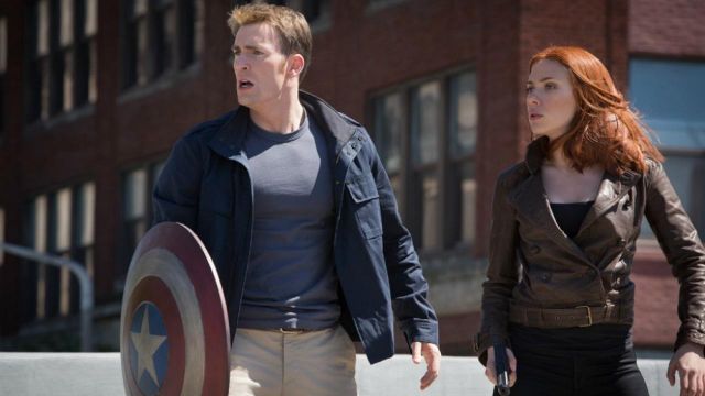 The shield of Captain America aka Steve Rogers (Chris Evans) in Captain America : The soldier winter
