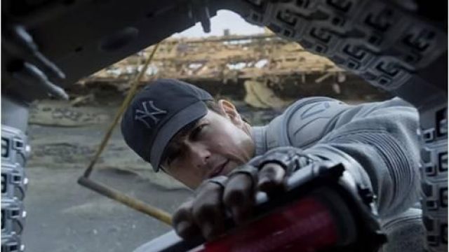 La casquette des New York Yankees portée par Jack Harper (Tom Cruise) dans le film Oblivion