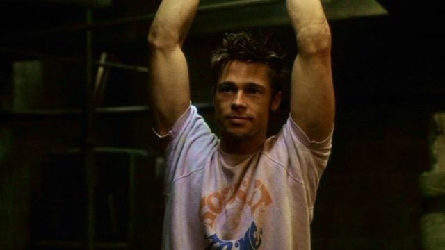 The white t-shirt Sock It To Me covered by Tyler Durden (Brad Pitt) in Fight Club