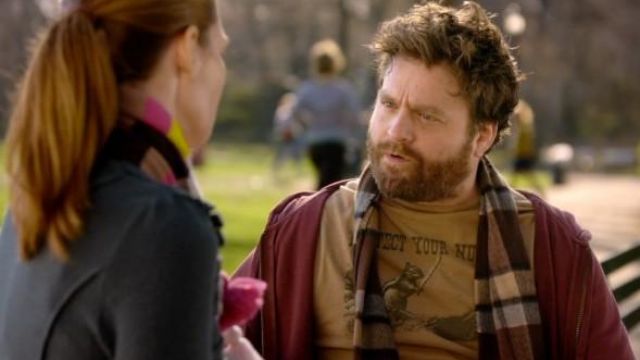 La camiseta "Protect Your Nuts" de Ray Hueston (Zach Galifianakis) dans Bored to Death