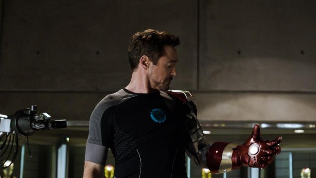 The T-Shirt "Falke" Tony Stark (Robert Downey, Jr.) in Iron Man 3