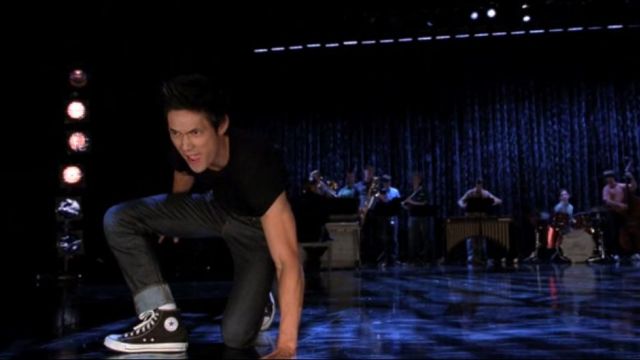Les chaussures Converse All Star de Mike Chang (Harry Shum Jr) dans Glee S03E01
