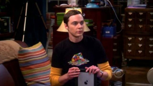 The t-shirt Rubik s Cube Sheldon Cooper (Jim Parsons) in The Big Bang Theory S05E11