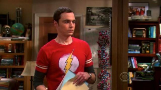 The t-shirt "The Flash" Sheldon Cooper (Jim Parsons) in The Big Bang Theory S04E21