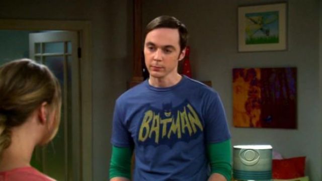 The t-shirt retro Batman Sheldon Cooper (Jim Parsons) in The Big Bang  Theory (S05E10) | Spotern
