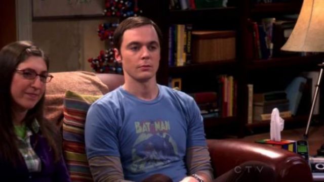 The t-shirt "Batman & Robin" of Sheldon Cooper in The Big Bang Theory