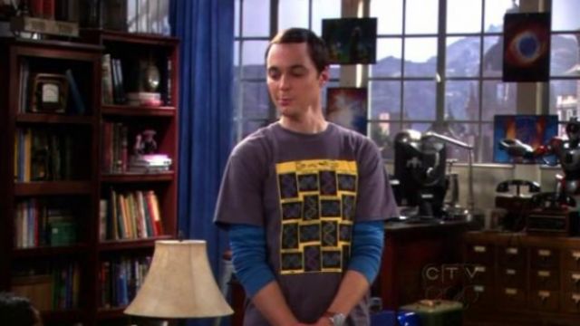 Le t-shirt "De Oxy Ribo" de Sheldon Cooper (Jim Parsons) dans The Big Bang Theory