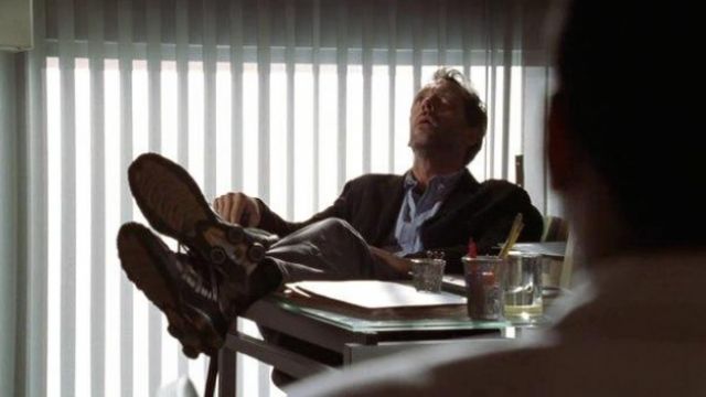 The pair of Nike Shox Turbo of Hugh Laurie in Dr. House