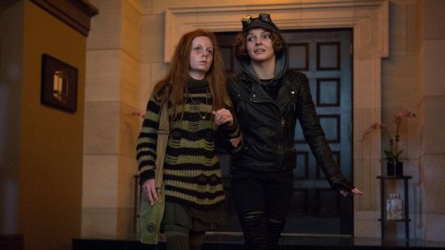 The sweater grunge worn by Ivy Pepper (Maggie Geha) in Gotham (S01E10)