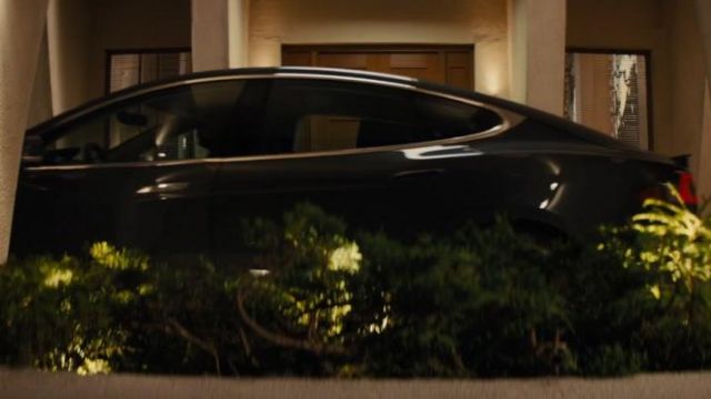 The Tesla Model S Sedan of Harry Hart (Colin Firth) in Kingsman : the Secret Service