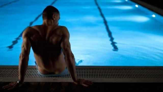 The blue bathing shorts Orlebar Brown James Bond (Daniel Craig) in Skyfall