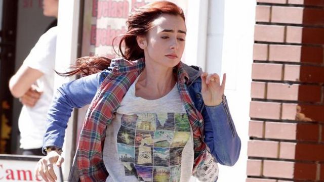 The t-shirt Insta Bk of Lily Collins in The Mortal Instruments