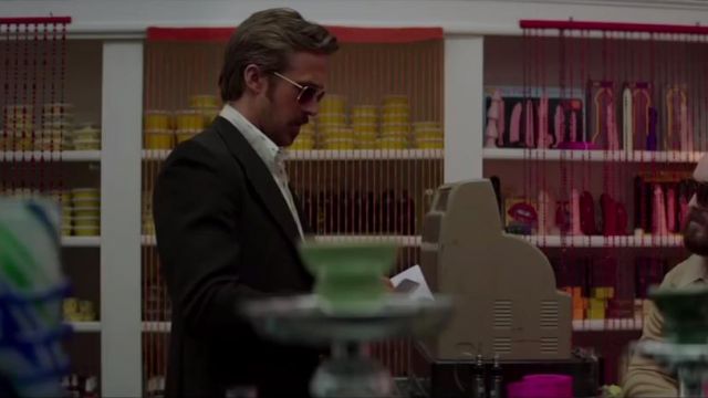 Les lunettes de soleil de Holland March (Ryan Gosling) dans The Nice Guys