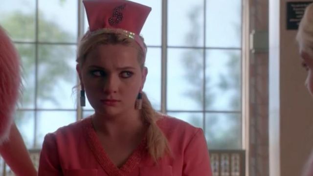 Earrings in the shape of a lipstick from Chanel #5 (Abigail Breslin) in Scream Queens