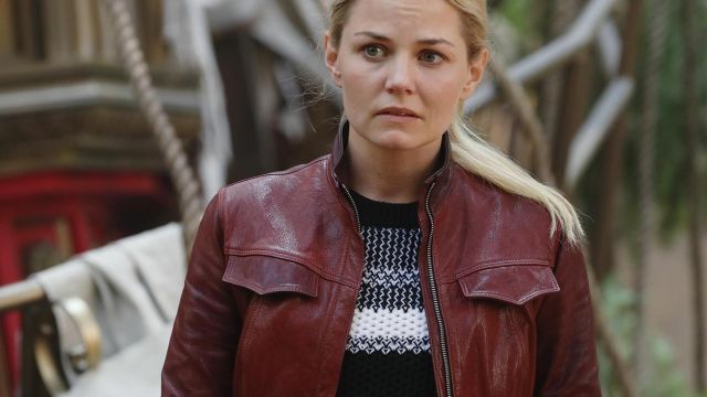 The leather jacket bordeaux of Emma Swan (Jennifer Morrison) on Once Upon A Time