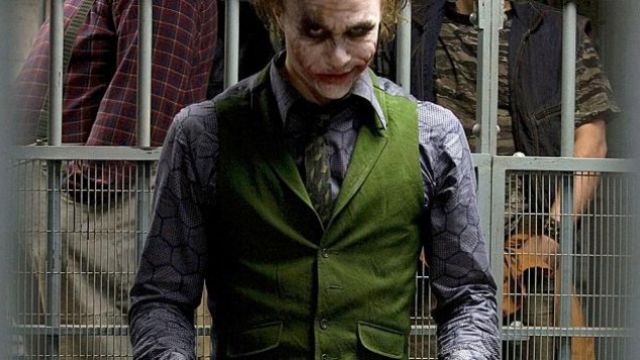 The shirt patterns of the Joker (Heath Ledger) in Batman The Dark Knight