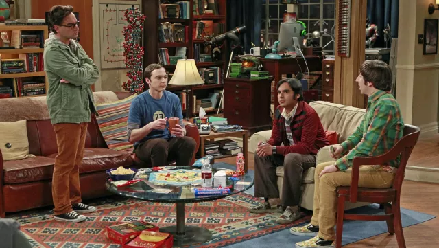 The "Rubik's Cube" tissue box at Sheldon Cooper's (Jim Parsons) in The Big Bang Theory (Season 5 Episode 11)