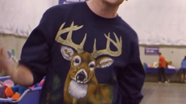 The Sweater "Reindeer" from Macklemore in the clip Thrift Shop