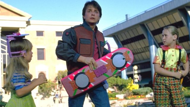 L'Hoverboard de Marty McFly (Michael J. Fox) dans Retour vers le futur 2