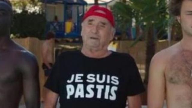 The t-shirt "I'm Pastis" by Claude Brasseur in Camping 3