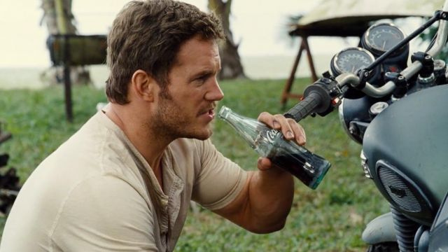 The bottle of Coca-Cola's Owen Grady (Chris Pratt) in Jurassic World
