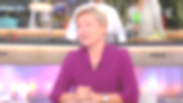 La chemise en soie violette de Anne-Elisabeth Lemoine dans C à vous du 23/01/2018