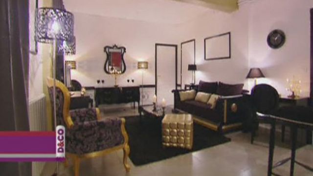 Le pouf en forme de cube doré vu dans l'émission D&CO