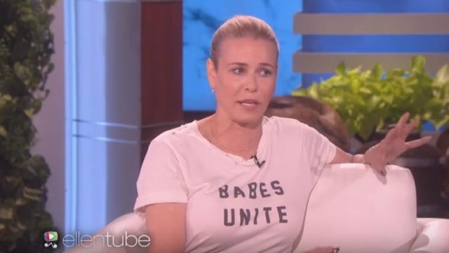 Le t-shirt Babes Unite de Chelsea Handler dans The Ellen Degeneres Show