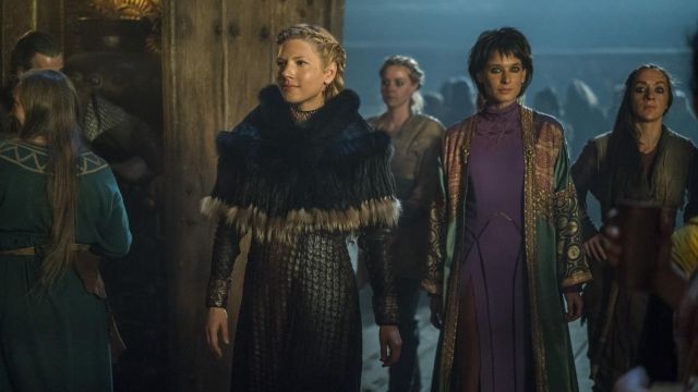 Triangle earrings worn by Lagertha (Katheryn Winnick) in Vikings 4x12