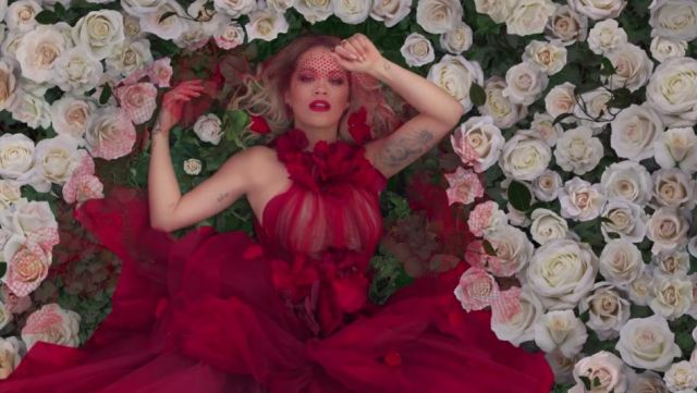 The red dress Rita Ora in the video For ...