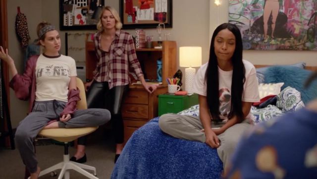 The t-shirt Topshop "Not Your Honey" Nomi Segal (Emily Arlook) in Grown-ish S01E03