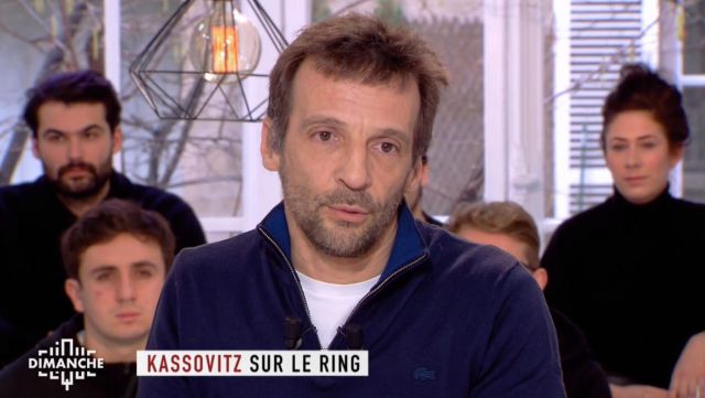 Le pull col zippé Lacoste de Mathieu Kassovitz dans Clique dimanche du 28/01/2018
