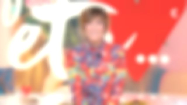The blouse printed flower of Daphne Burki in I love you's etc 03/10/2017