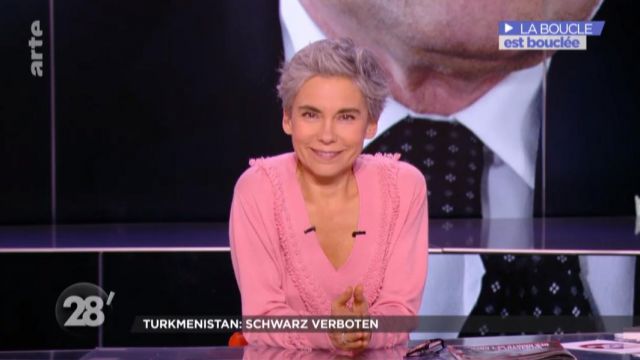 Le pull en cachemire rose col v Barrie de Elisabeth Quin dans 28 minutes du 11/01/2018