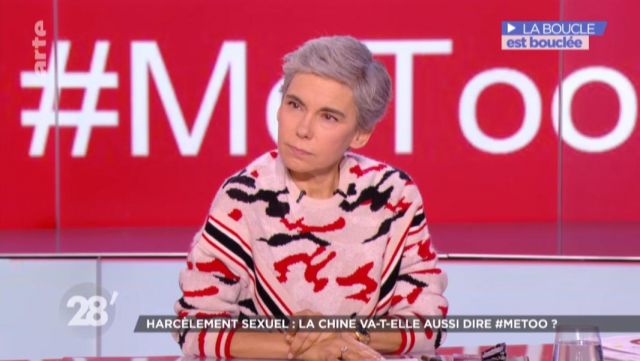 Le pull en cachemire à chevron de Elisabeth Quin dans 28 minutes du 09/01/2018 (sans le camouflage)